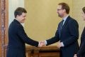 Fritz critică dur „ipocrizia” politică după eșecul Guvernului Veștea Dominic Fritz, liderul USR, a lansat critici virulente la adresa principalilor actori politici implicați în eșecul de învestire a Guvernului condus de Adrian Veștea