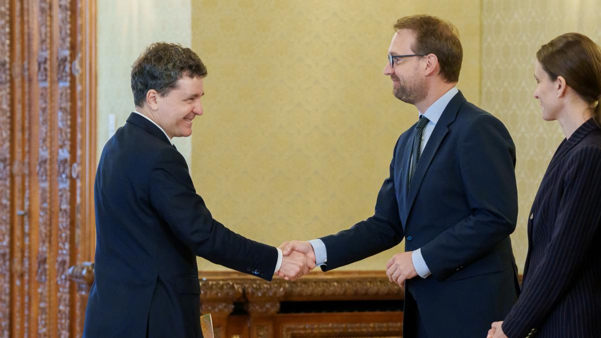 Fritz critică dur „ipocrizia” politică după eșecul Guvernului Veștea Dominic Fritz, liderul USR, a lansat critici virulente la adresa principalilor actori politici implicați în eșecul de învestire a Guvernului condus de Adrian Veștea