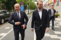 USR refuză Guvernul Tomac și propune alegeri anticipate ca soluție Președintele Uniunii Salvați România (USR), Dominic Fritz, a anunțat că partidul său nu va susține Guvernul propus de premierul desemnat Eugen Tomac, considerând că o formulă de guvernare tehnocrată ar ascunde intențiile politice ale PSD, ducând la nefuncționalitate și confuzie