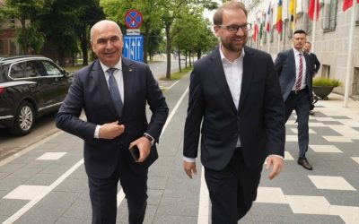 USR refuză Guvernul Tomac și propune alegeri anticipate ca soluție Președintele Uniunii Salvați România (USR), Dominic Fritz, a anunțat că partidul său nu va susține Guvernul propus de premierul desemnat Eugen Tomac, considerând că o formulă de guvernare tehnocrată ar ascunde intențiile politice ale PSD, ducând la nefuncționalitate și confuzie