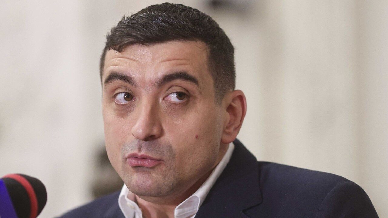 Financial Times: Liderul AUR, George Simion, sursă de euroscepticism accentuat în România Potrivit unei analize publicate de cotidianul britanic Financial Times, George Simion, președintele Alianței pentru Unirea Românilor (AUR), a reușit să consolideze formațiunea politică pe care o conduce, transformând-o într-o forță politică semnificativă în peisajul românesc