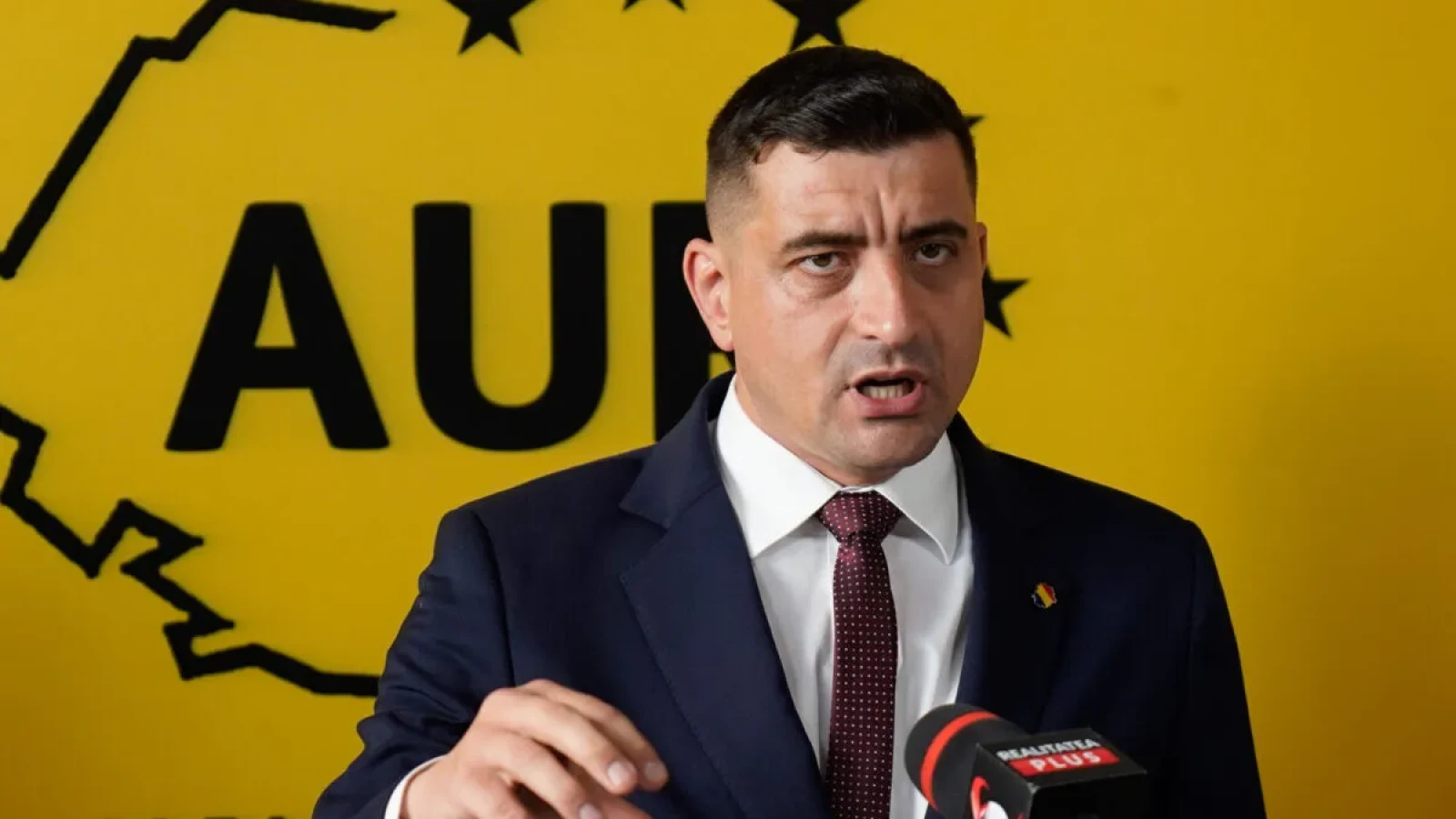 Liderul AUR, George Simion, a lăsat să se înțeleagă că partidul său ar putea iniția procedurile de suspendare a președintelui Klaus Iohannis, pe fondul blocajului politic privind formarea noului Guvern condus de Adrian Veștea