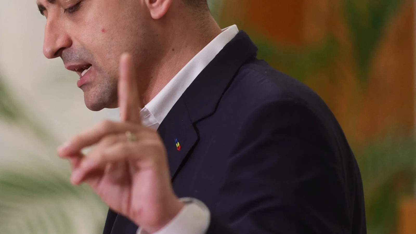 George Simion, liderul AUR, a lansat sâmbătă un atac frontal la adresa Guvernului Ciucă, acuzând autoritățile că deschid larg ușa românilor să muncească în străinătate, în timp ce țara importsă masiv forță de muncă din afara Uniunii Europene