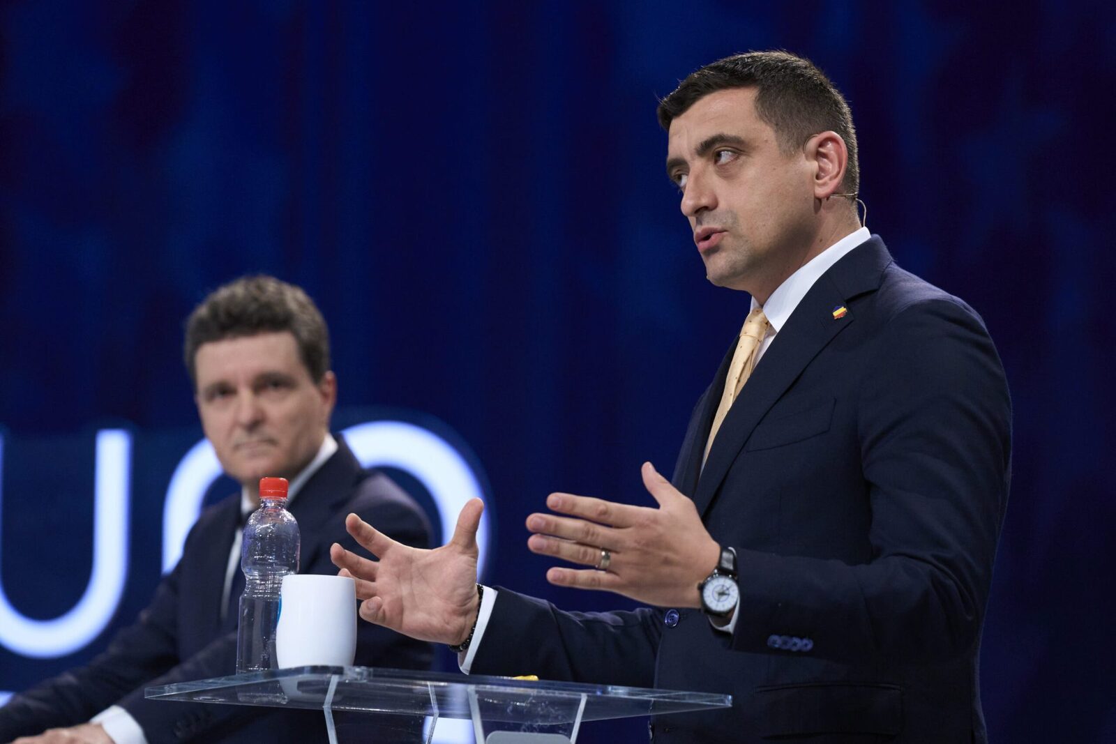 România, în centrul atenției Europei: ascensiunea AUR, un „laborator politic” pentru UE, sub lupa Financial Times România a devenit un centru de interes pentru continentul european, analiza publicată de prestigioasa publicație britanică Financial Times arătând că țara noastră transcende statutul de poveste de succes a integrării în Uniunea Europeană, devenind un veritabil laborator politic pentru întreaga Europă