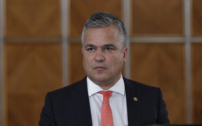 Adrian Veștea, premier desemnat: Planul numirii mele, conturat de miercuri Prim-vicepreședintele PNL, Adrian Veștea, a declarat într-o intervenție la Euronews că speculațiile despre negocieri cu alte partide politice sunt nefondate și a recunoscut că decizia privind numirea sa în funcția de prim-ministru a fost luată încă de la mijlocul săptămânii trecute