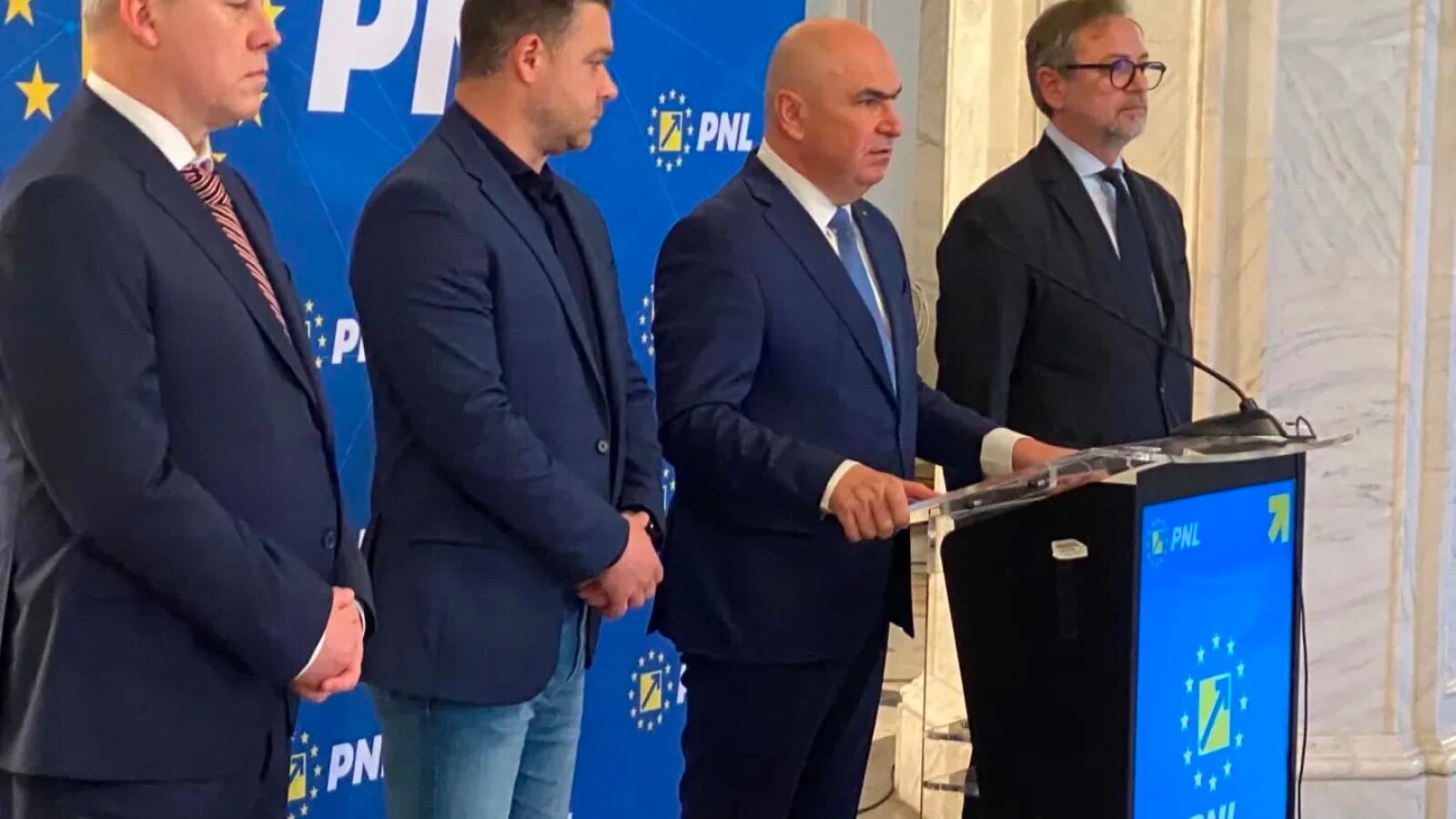 Tensiuni majore în PNL, izbucnite ca urmare a desemnării lui ADRIAN VEȘTEA pentru funcția de premier