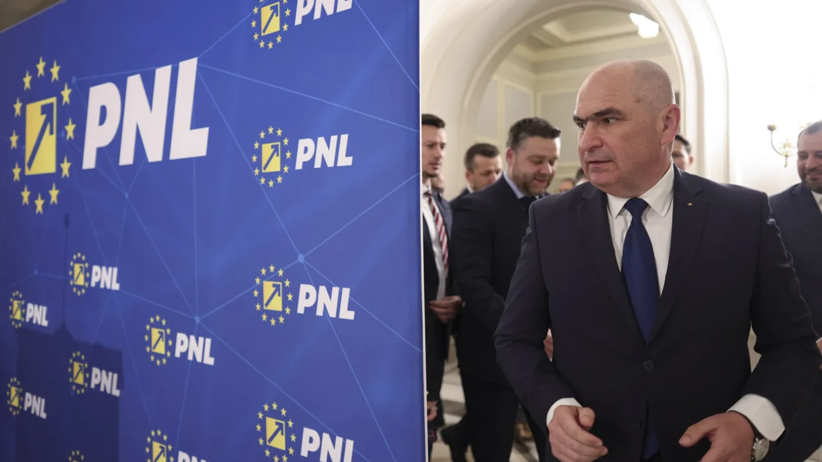 Ilie Bolojan, președintele PNL, a declarat luni, după întâlnirea conducerii liberale cu premierul desemnat Eugen Tomac, că un guvern lipsit de o susținere politică explicită în Parlament nu poate reprezenta o soluție eficientă pentru România