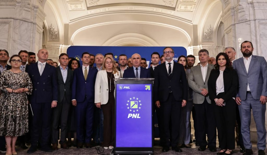Conducerea PNL respinge susținerea Guvernului Veștea Conducerea Partidului Național Liberal (PNL) a luat decizia de a nu susține formarea unui nou guvern condus de Adrian Veștea