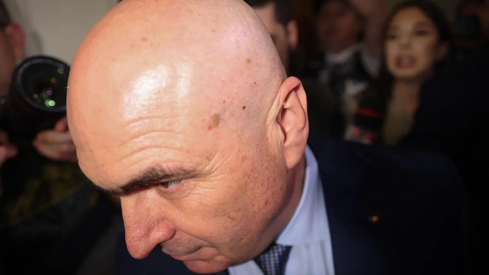 Statutul PNL, sub semnul nelegalității: de ce poate fi anulată operațiunea lui Bolojan de a acapara toată puterea în partid Modificările recente la Statutul Partidului Național Liberal (PNL), adoptate în Consiliul Național al partidului, ridică semne de întrebare serioase din punct de vedere juridic, existând un potențial considerabil de a genera situații ilegale și litigii în instanță