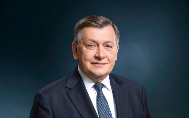 Crin Antonescu a catalogat drept „congresul trădătorilor” reuniunea extraordinară a Partidului Național Liberal (PNL) desfășurată duminică, invocând „impostură, nerușinare, josnicie și trădare” prin falsificarea istoriei formațiunii politice