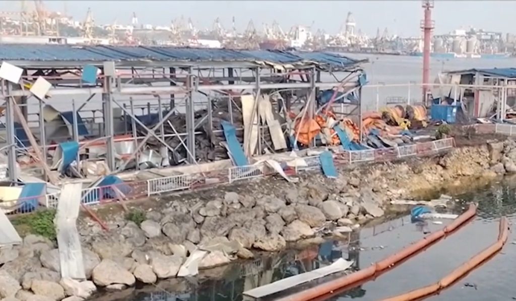 Dronă navală a sfărâmat pereții unei clădiri în Portul Constanța O dronă navală a explodat violent în Portul Constanța, provocând pagube considerabile clădirii Agenției de salvare a vieții pe mare