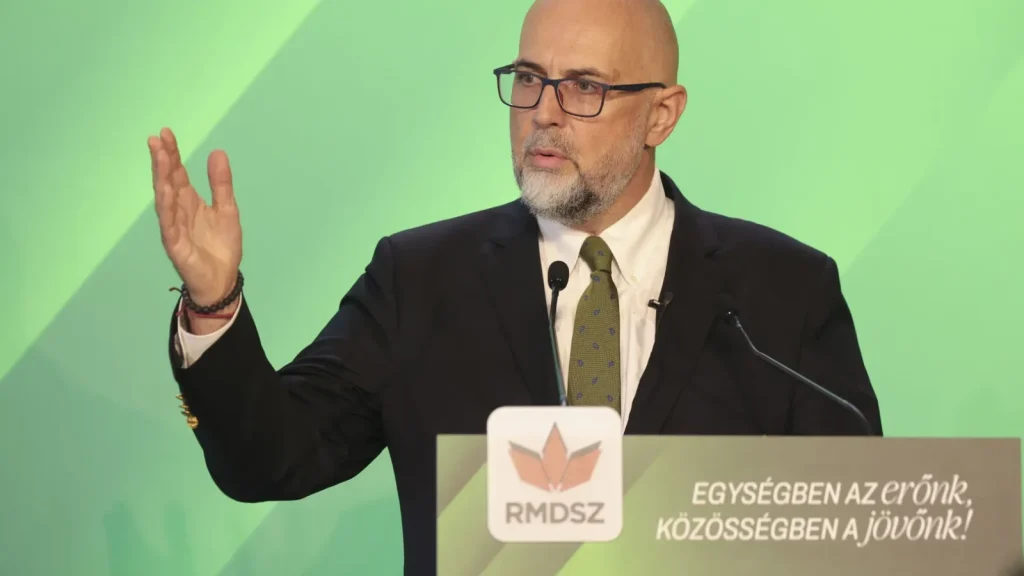 Poziționarea UDMR pe scena politică, după nominalizarea lui Adrian Veștea Liderul Uniunii Democrate Maghiare din România (UDMR), Kelemen Hunor, a nuanțat poziția formațiunii sale politice în contextul nominalizării lui Adrian Veștea (PNL) drept candidat la funcția de prim-ministru