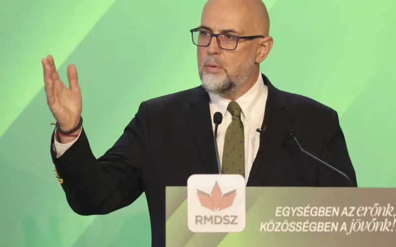 Poziționarea UDMR pe scena politică, după nominalizarea lui Adrian Veștea Liderul Uniunii Democrate Maghiare din România (UDMR), Kelemen Hunor, a nuanțat poziția formațiunii sale politice în contextul nominalizării lui Adrian Veștea (PNL) drept candidat la funcția de prim-ministru