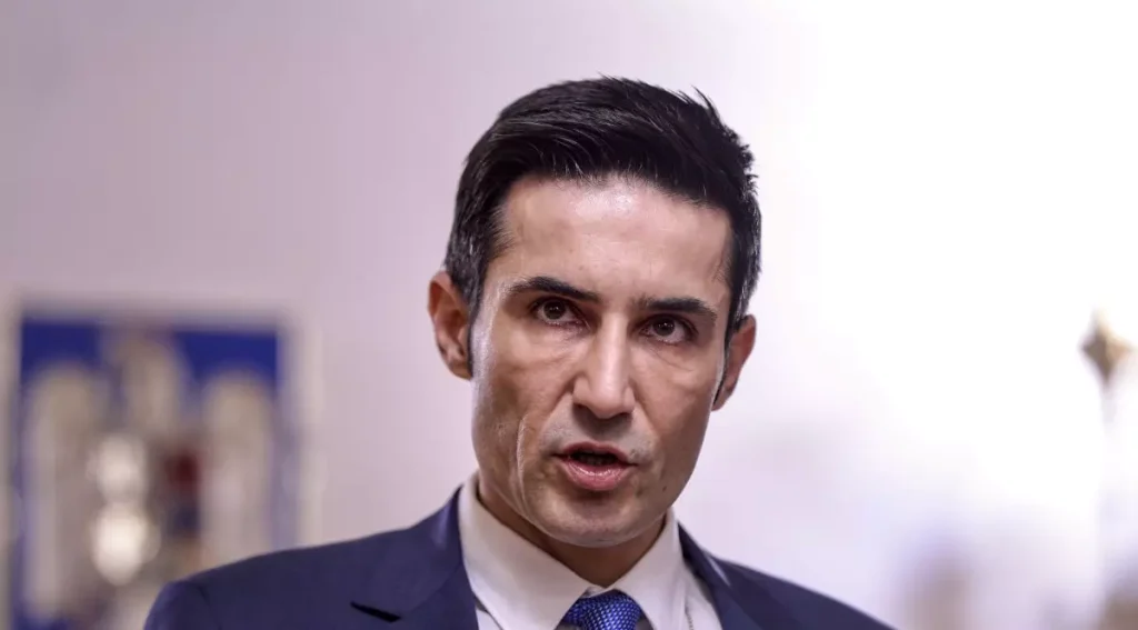 Claudiu Manda, atac la Guvernarea Bolojan și anunță un nou Executiv Secretarul general al PSD, Claudiu Manda, a criticat aspru activitatea guvernării prezente, lansată sub mandatul lui Ilie Bolojan, acuzând o abordare „selectivă” a responsabilității politice și o incoerență în raportarea la deciziile asumate