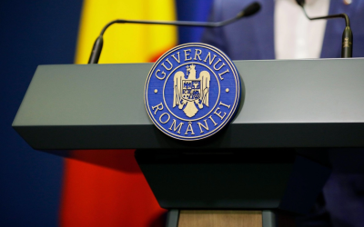 Deputatul USR Bogdan Rodeanu critică vehement posibilitatea formării unui guvern minoritar PSD, catalogând un astfel de scenariu drept „încă o farsă de guvern Veștea 2.0”, care nu ar aduce nicio schimbare reală pentru România