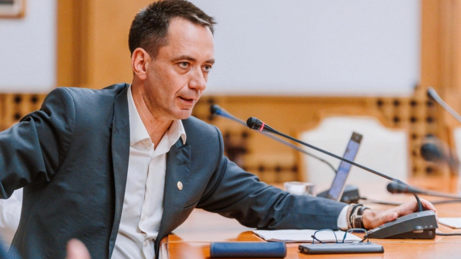 UDMR nu a luat încă o decizie privind susținerea premierului desemnat Adrian Veștea, iar voturile formațiunii nu pot fi considerate sigure în acest moment