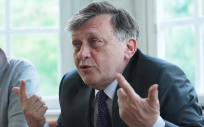 Guvernul Tomac, o „glumă politică proastă”, consideră Crin Antonescu Fostul lider politic Crin Antonescu a catalogat drept o „glumă politică proastă” posibila învestire a unui Guvern Eugen Tomac, format din miniștri tehnocrați