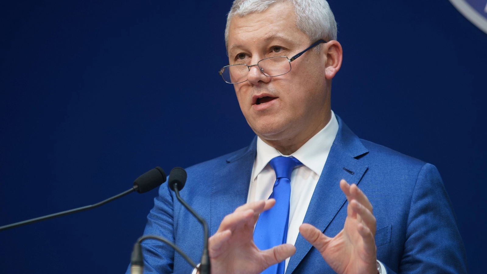 Amenințarea crescândă a crimei organizate, discutată la Constanța Crima organizată reprezintă una dintre cele mai mari amenințări la adresa societăților democratice, a declarat ministrul interimar al Afacerilor Interne, Cătălin Predoiu, la deschiderea conferinței „Strengthening U.S.-Romanian Transnational Cooperation on Combating Organized Crime” din Constanța
