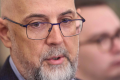Liderul UDMR, Kelemen Hunor, a criticat vehement ideea unui guvern tehnocrat, afirmând că aceasta ar reprezenta o „punere în paranteză a democrației parlamentare”, o direcție pe care formațiunea sa o consideră inacceptabilă