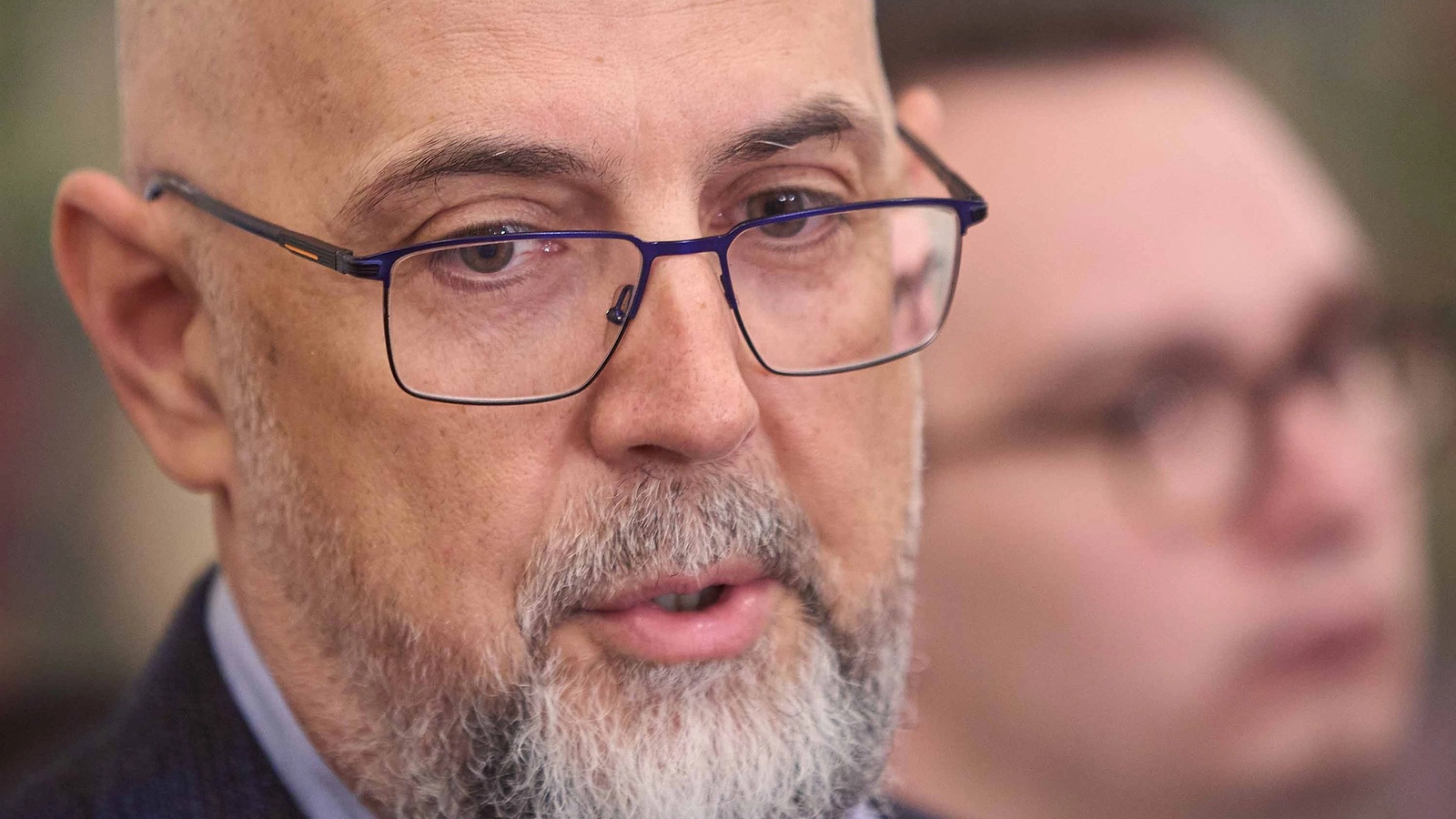 Liderul UDMR, Kelemen Hunor, a criticat vehement ideea unui guvern tehnocrat, afirmând că aceasta ar reprezenta o „punere în paranteză a democrației parlamentare”, o direcție pe care formațiunea sa o consideră inacceptabilă