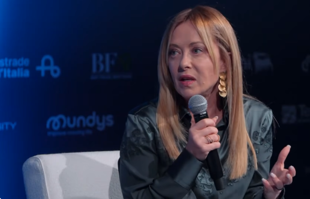 Meloni a cerut normalizarea relațiilor cu SUA, lăsând în urmă disputele pe rețelele sociale Prim-ministrul italian Giorgia Meloni a pledat pentru normalizarea relațiilor bilaterale cu Statele Unite, afirmând că alianța geopolitică de lungă durată este mai importantă decât certurile pe rețelele de socializare sau fricțiunile personale cu fostul președinte Donald Trump