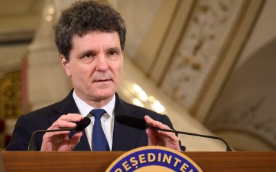 Președintele României, Klaus Iohannis, a evitat să ofere detalii concrete despre discuțiile purtate cu Șeful Statului-Major al Apărării, generalul Gheorghiță Vlad, acesta din urmă aflat sub urmărire penală de către procurorii DNA într-un dosar de corupție