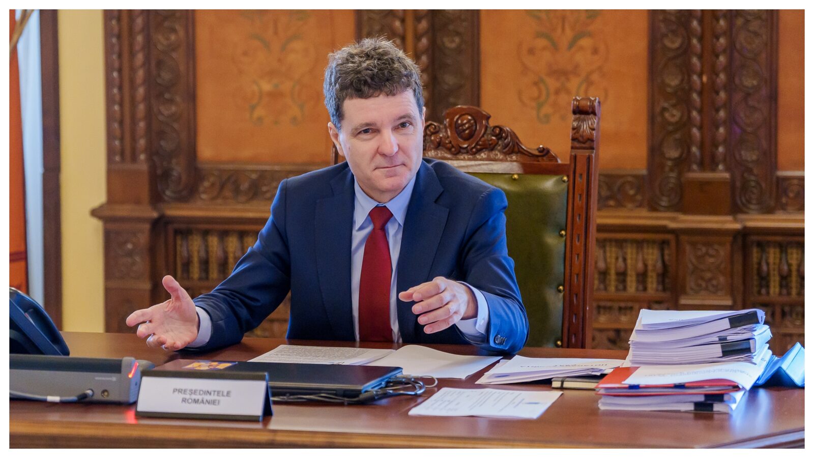 Ședință de Urgență la Cotroceni după Incidentul cu Drona Maritimă de la Constanța Președintele României, Nicușor Dan, s-a deplasat la Constanța pentru a conduce o ședință de lucru crucială, dedicată analizei incidentului provocat de explozia unei drone maritime ucrainene în Portul Constanța și în largul Mării Negre