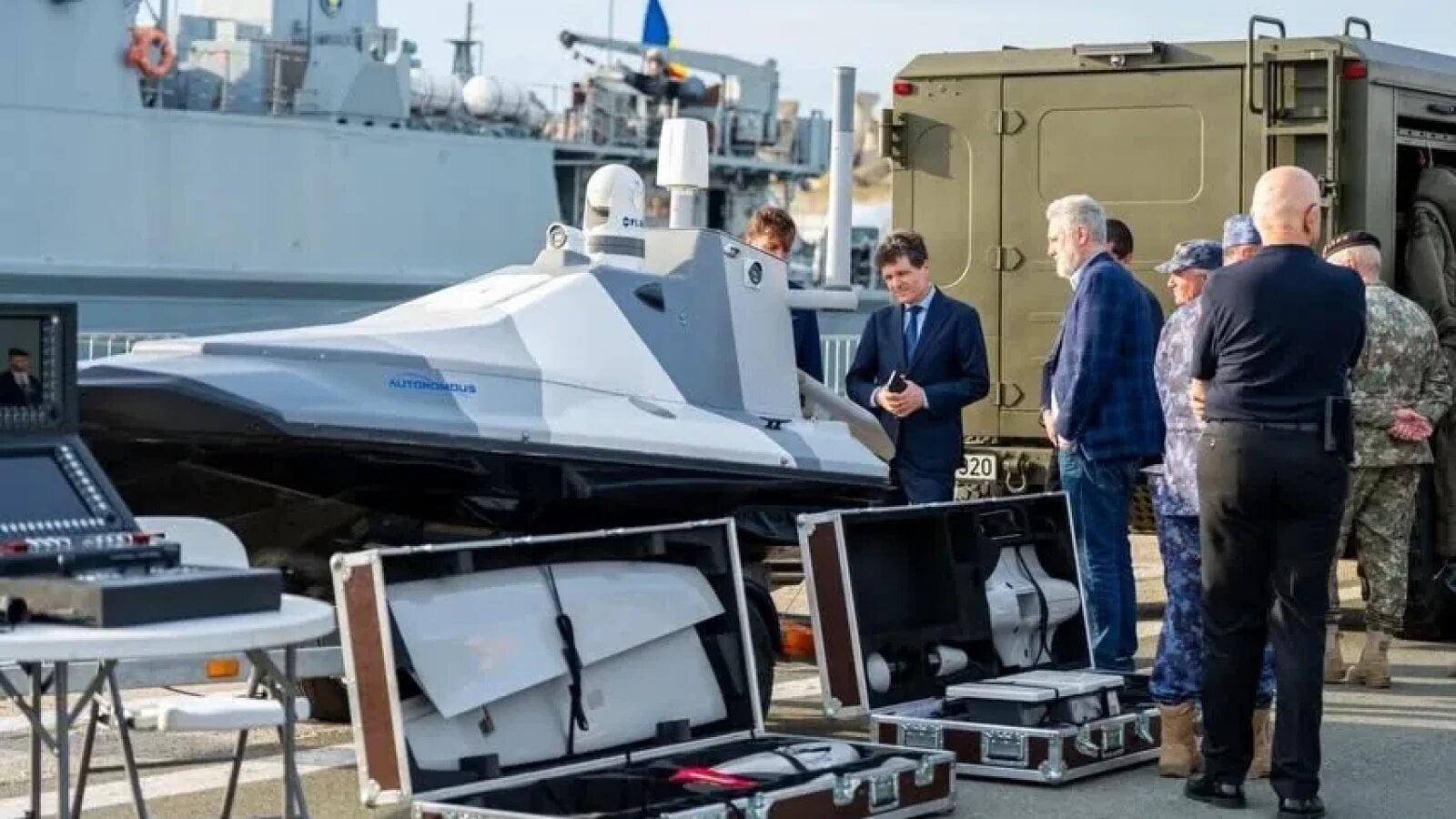 Președintele Nicușor Dan a vizitat sâmbătă după-amiază dana 78 din Portul Constanța, locul unde a avut loc explozia unei drone marine