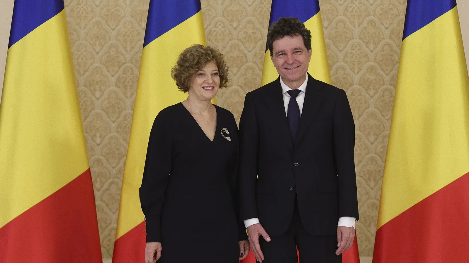 Vicepremierul Oana GHEORGHIU a reacționat ferm la situația politică actuală, acuzând anumiți politicieni că au „uitat decența” și s-au îndepărtat de principiile de bază ale exercitării puterii