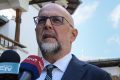 UDMR respinge acuzațiile de rețea de influență și confirmă votul împotriva Guvernului Veștea Liderul UDMR, Kelemen Hunor, a catalogat drept „fabulații și invenții” zvonurile privind o presupusă rețea de influență care ar include premierul ungar Viktor Orbán, liderul PPE Manfred Weber și europarlamentarul Siegfried Mureșan, afirmând clar că Uniunea nu este supusă unor astfel de presiuni