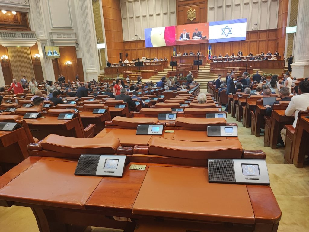 Parlamentarii români și-au început vacanța mai devreme, demonstrând o prezență redusă la evenimente importante, inclusiv la comemorarea a 85 de ani de la Pogromul din iunie 1941, de la Iași