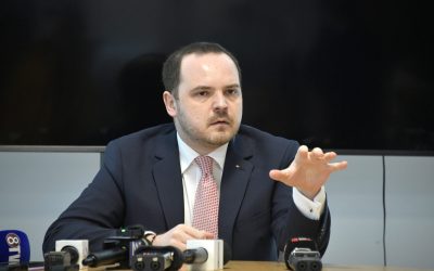 Alexandru Rogobete trage un semnal de alarmă cu privire la utilizarea frecventă a termenului „reformă” în discursul politic românesc, subliniind că acesta a devenit un simplu laitmotiv, deseori lipsit de substanță