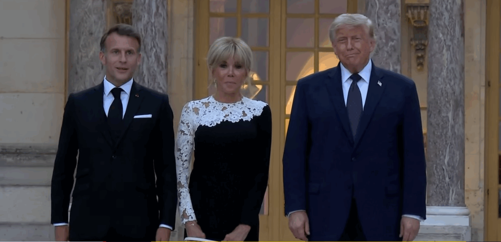 Donald Trump și Emmanuel Macron s-au întâlnit la Palatul Versailles pentru o cină bilaterală, un eveniment diplomatic marcat de fast și de speculații privind un potențial acord de pace cu Iranul