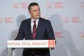 România intră într-o nouă eră guvernamentală: PSD cere stoparea austerității și măsuri sociale țintite După mai bine de o lună de criză politică, România are un premier desemnat, Eugen Tomac, având acum 10 zile la dispoziție pentru a forma un Guvern