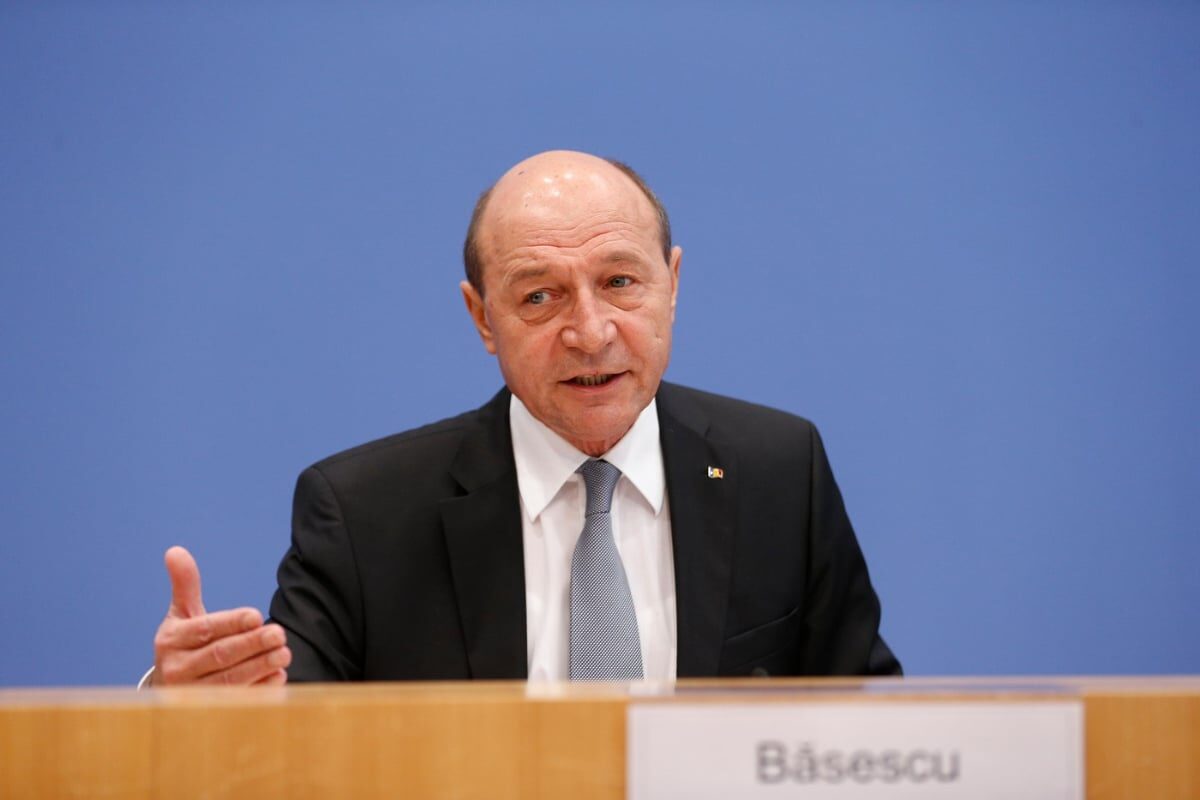 Fostul președinte Traian Băsescu acuză un blocaj politic fără precedent în România Fostul președinte Traian Băsescu a declarat că România traversează cea mai gravă criză politică de la Revoluție încoace, din cauza imposibilității formării unui guvern stabil