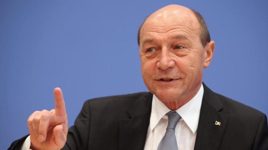 România în impas politic: Criza guvernamentală se prelungește, iar țara continuă să sufere Fostul președinte TRAIAN Băsescu a tras un semnal de alarmă cu privire la criza politică profundă prin care trece România, afirmând că principalul pierzător în acest joc politic este chiar țara
