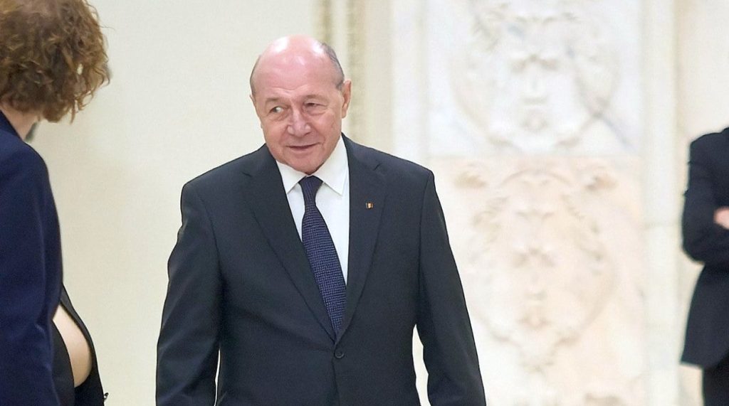 Fostul președinte Traian Băsescu a intervenit în dezbaterile privind desemnarea viitorului premier, accentuând importanța rapidității în acest proces pentru stabilizarea politică