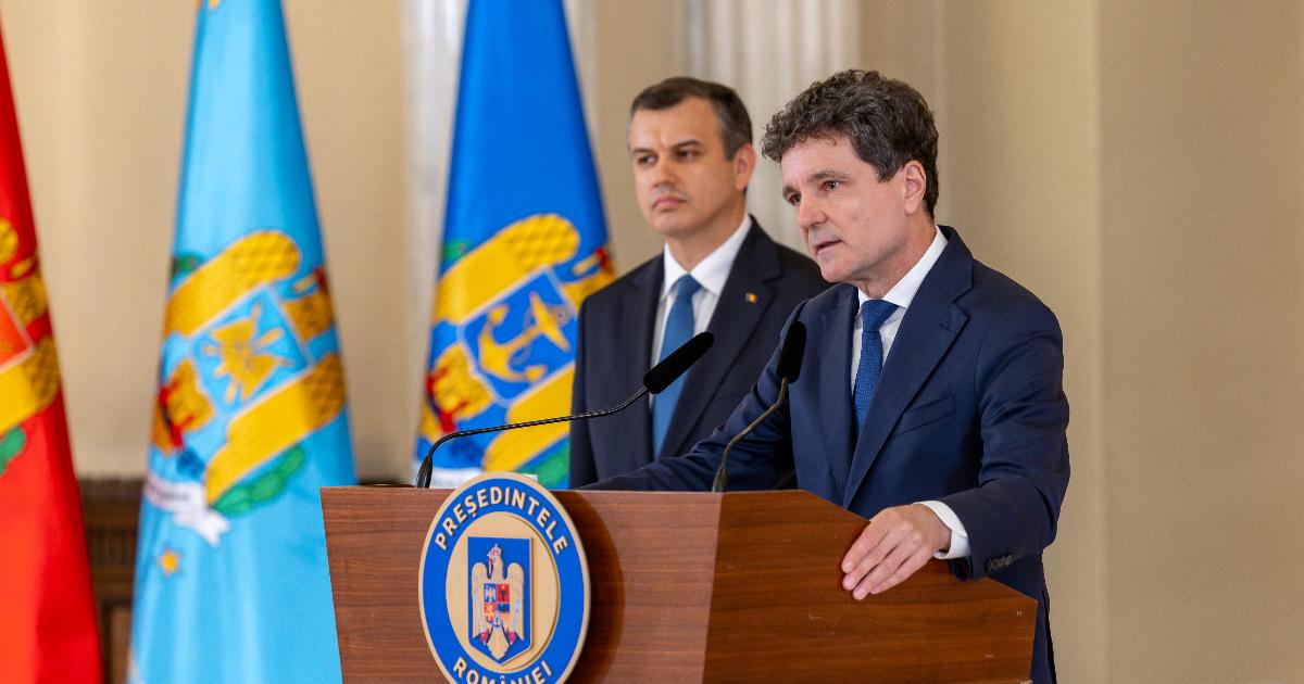 Misiune dificilă pentru un nou guvern tehnocrat în România Val Vasile Tomac a fost desemnat de Președintele Nicușor Dan să formeze un nou guvern tehnocrat, după destrămarea coaliției de centru în luna mai prin vot de neîncredere