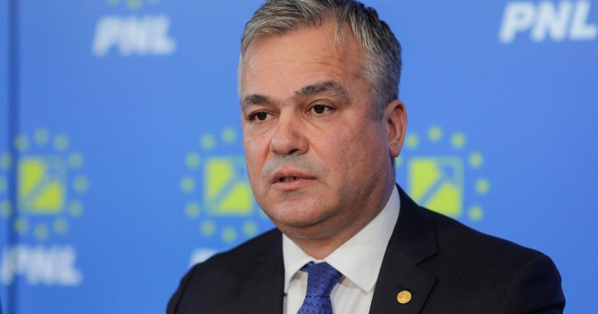 Tensiuni în PNL după desemnarea lui Veștea: un primar acuză partidul de apropiere de PSD Nominalizarea lui Adrian VEȘTEA pentru funcția de premier a stârnit reacții ferme în cadrul Partidului Național Liberal, alimentând tensiunile interne și acuzații de trădare