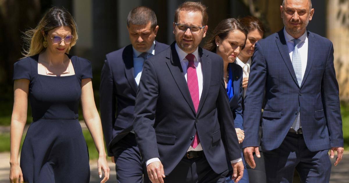 USR refuză colaborarea cu PSD pentru Guvernul Veștea Uniunea Salvați România (USR) a anunțat, duminică seară, după o ședință a Biroului Național, că refuză să facă parte dintr-un nou guvern alături de Partidul Social Democrat (PSD)