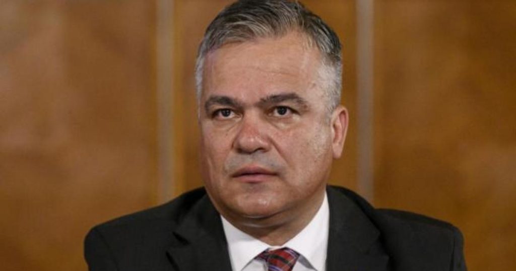ADRIAN VEȘTEA, DESEMNAT PENTRU PRIM MINISTRU, PROPUNE UN GUVERN LARG SUSȚINUT DE PSD, PNL, USR ȘI UDMR Adrian Veștea, propus duminică de președintele Klaus Iohannis pentru funcția de prim-ministru, și-a exprimat dorința formării unui executiv cu sprijinul unui spectru larg de forțe politice din România