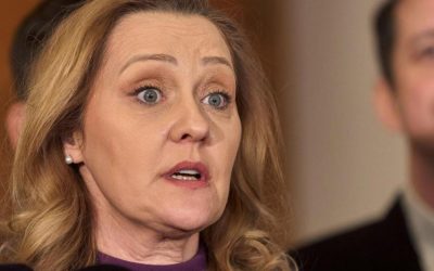 Lasconi, către Președinte: „Vei fi primul președinte demis din istoria României” Elena LAȘCONI, fost lider USR și candidată la alegerile prezidențiale, i-a adresat președintelui Klaus Iohannis un mesaj public critic, însoțit de accente ironice, în care îi cere șefului statului să își asume responsabilitatea propriilor decizii în fața românilor