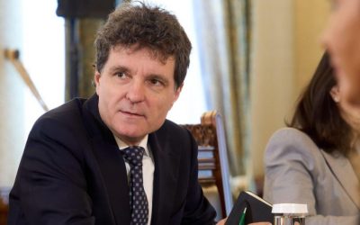 Guvern minoritar pro-occidental, în discuții avansate Președintele Nicușor Dan a anunțat miercuri seară, la Cluj-Napoca, că discuțiile pentru desemnarea unui nou premier au ajuns într-un stadiu avansat, concluzia preliminară fiind formarea unui guvern minoritar cu orientare pro-occidentală