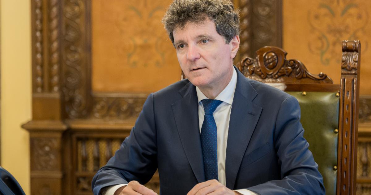 Nicușor Dan amână desemnarea premieruluinnPreședintele Nicușor Dan nu se mai grăbește cu desemnarea unui nou premier, surse de la Cotroceni indicând o posibilă temporizare a negocierilor politice