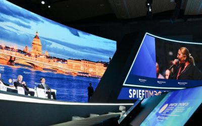 MAE condamnă prezența europarlamentarului Diana Șoșoacă la forumul de la Sankt Petersburg Ministerul Afacerilor Externe (MAE) a catalogat drept „excepții jenante” participarea unor cetățeni europeni, printre care europarlamentarul român Diana Șoșoacă, la forumul economic de la Sankt Petersburg, subliniind că astfel de prezențe alături de oficiali ruși și oameni de afaceri sancționați nu validează regimul de la Kremlin, ci îi descalifică pe cei implicați