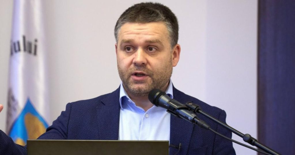 Ciprian Ciucu, prim-vicepreședinte PNL, a lansat acuzații grave la adresa premierului desemnat Eugen Tomac, contestând legitimitatea și transparența procesului de formare a noului guvern