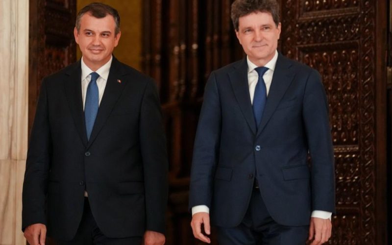 Premierul desemnat Eugen Tomac a deslușit zvonurile privind o eventuală demisie, catalogându-le drept false și reafirmându-și angajamentul de a duce la bun sfârșit mandatul încredințat de președintele Nicușor Dan