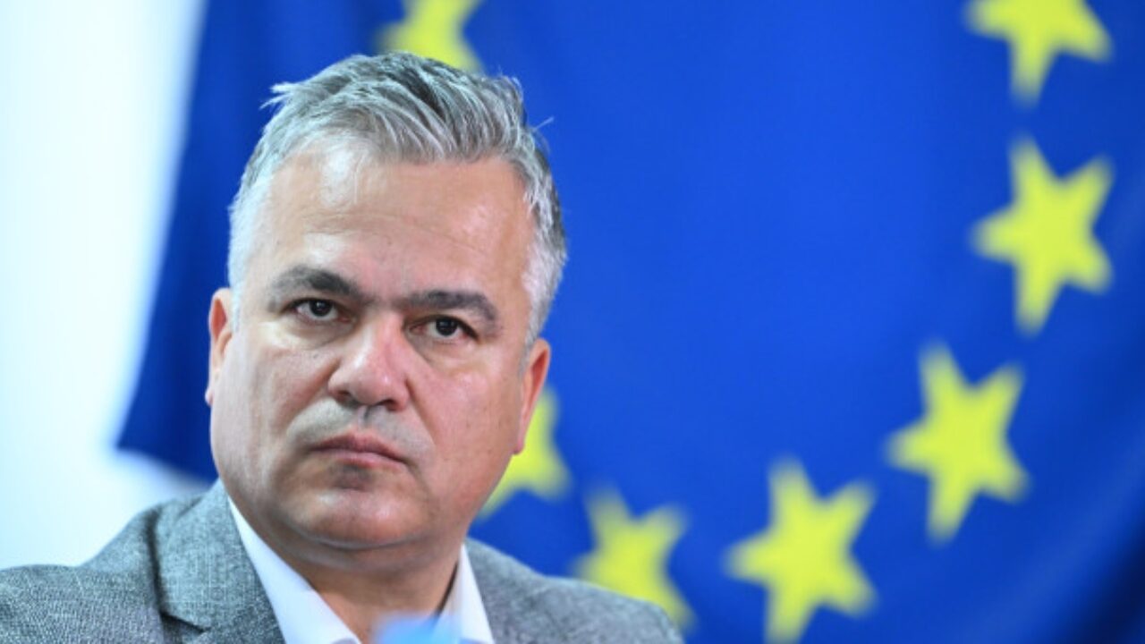 Adrian Veștea, premierul desemnat, explică parcursul către Palatul Cotroceni Adrian Veștea, propus de președintele Klaus Iohannis pentru funcția de prim-ministru, a oferit detalii despre modul în care a ajuns să fie ales să formeze noul Guvern