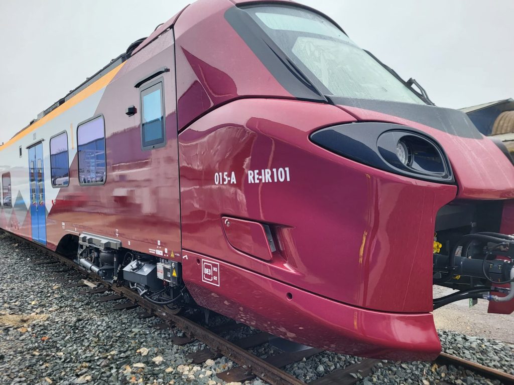 Tren nou Alstom, atacat cu pietre pe ruta Constanța-București
