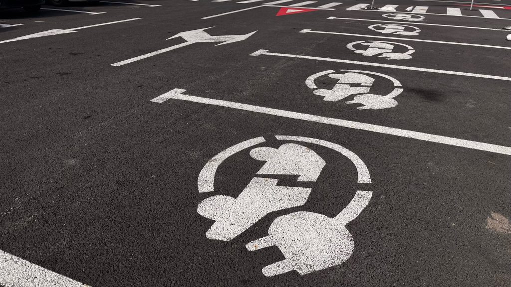 Otopeni: Șapte stații ultra-rapide pentru electrice